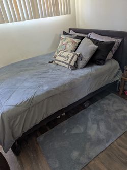 Queen size bed with matress