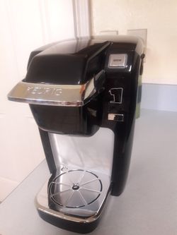KEURIG COFFEE MAKER