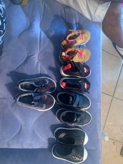 Size 5 shoes for toddler at top/size 7 at bottom