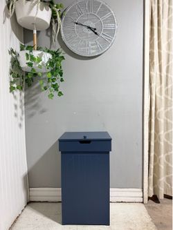 Trash can