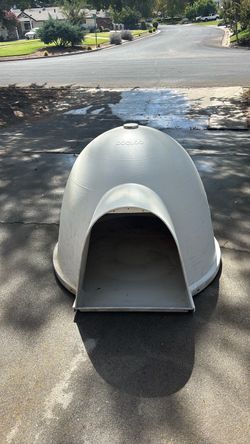 Dogloo doghouse