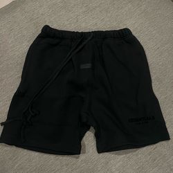 Black essentials shorts