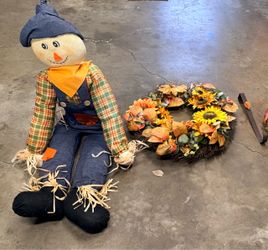 Fall Decor - Sunflower Wreath w/ Metal Door Hanger & Scarecrow - Like New