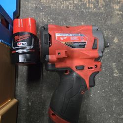 Milwaukee Stubby 3/8 M12