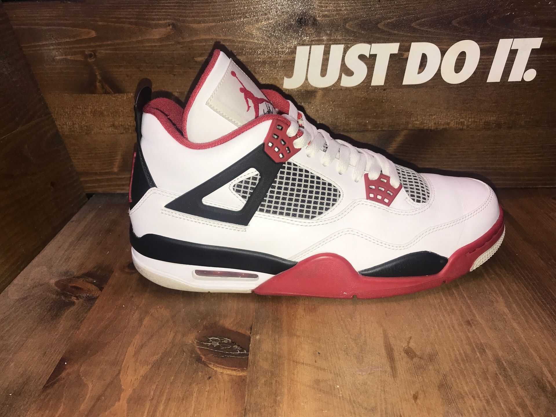 Air Jordan Retro 4’s fire red