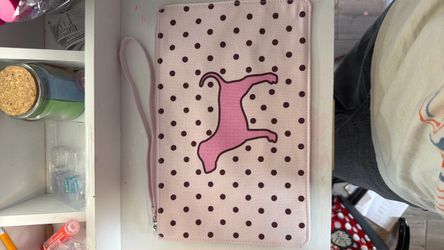 Victoria’s Secret PINK “Pink Gossip” pouch.