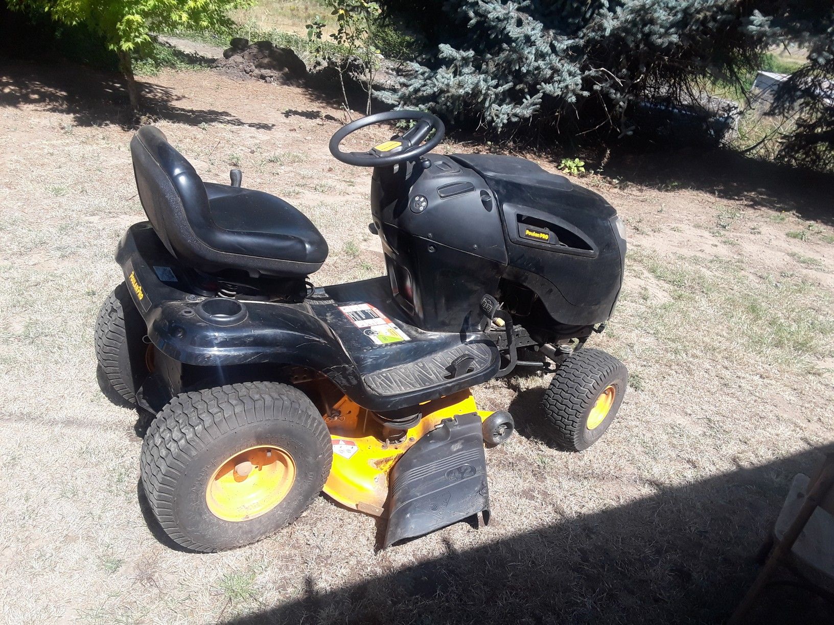 Poulon pro riding lawnmower