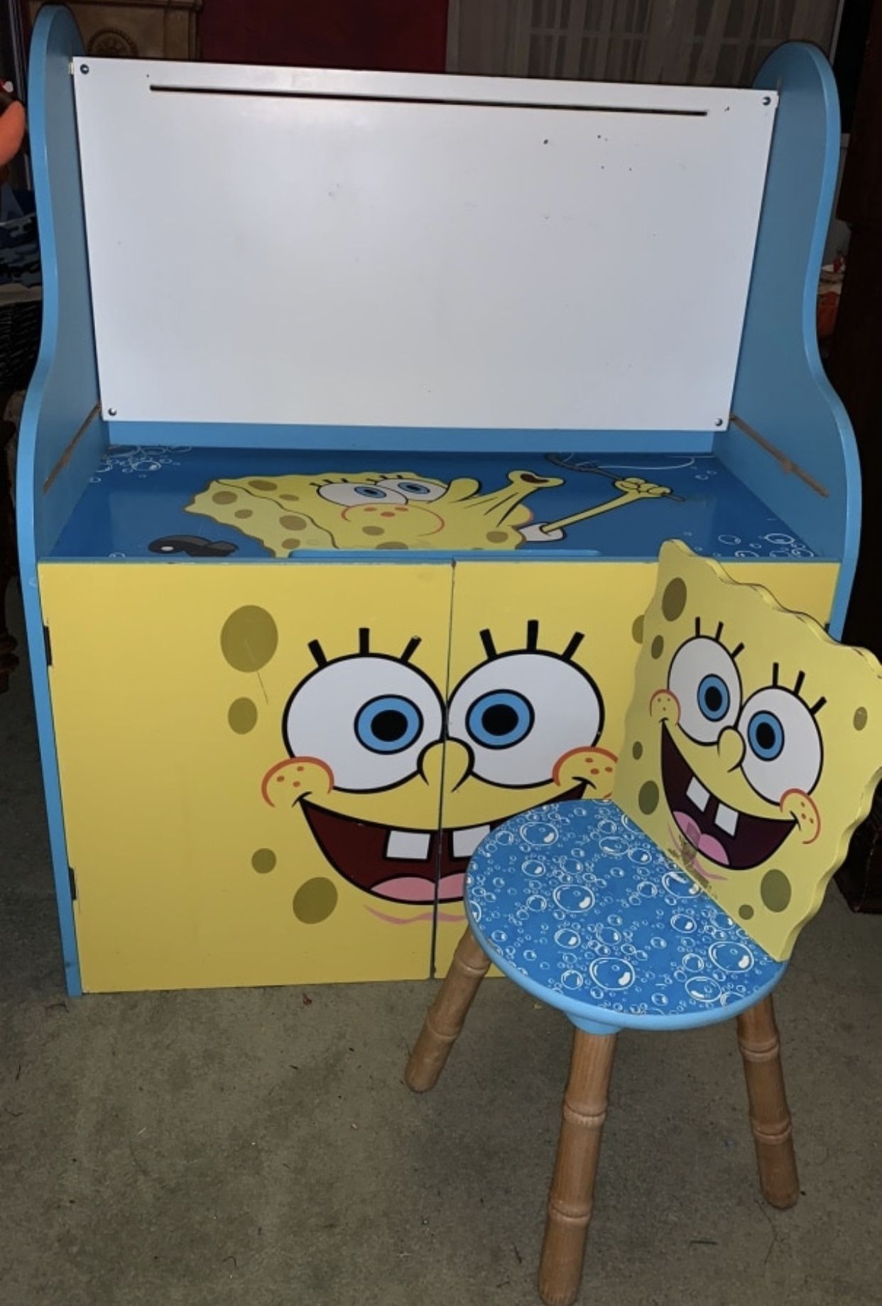 Young Kids spongebob squarepants school work / art desk table and chair