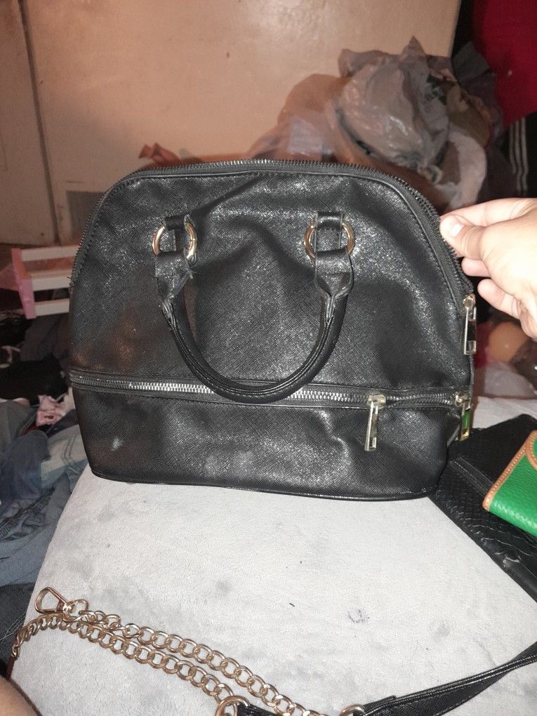 Black Purse With Detachable Chain