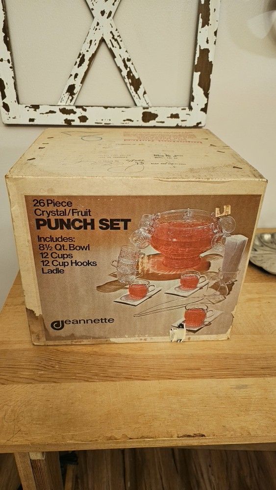 26 Piece Crystal / Fruit Punch Set