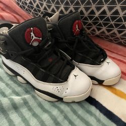 Boys Jordan’s 4.5 