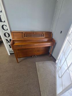 Upright piano