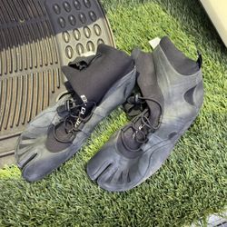 Body Glove Men’s Size 12 Surf Boots / Booties