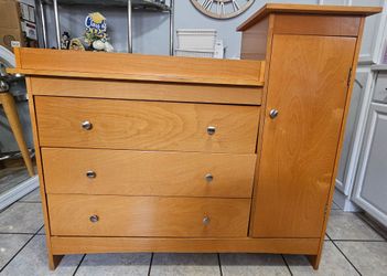 Dresser/changing table
