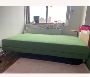 Free GREEN daybed