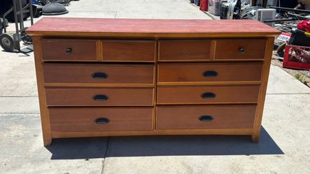 Dresser