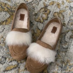 Ugg Slippers Size 6