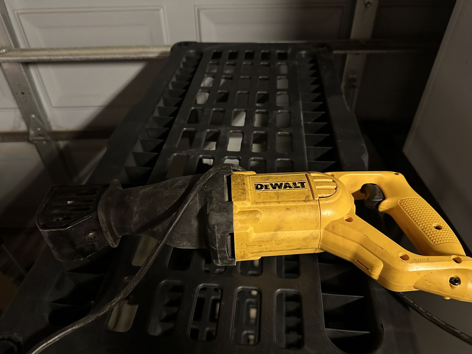 DeWalt DWE304 10A Corded Reciprocating Sa