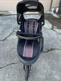 Jogging stroller like new (in Des Moines) Babytrend