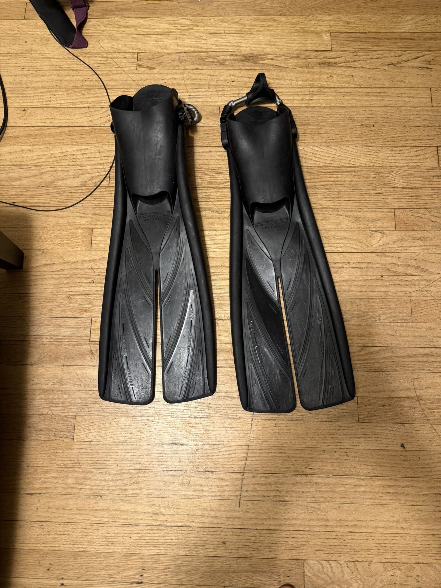 Atomic Black Split Fin