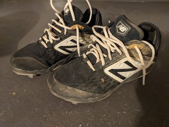 New Balance metal baseball Cleats 7.5 Size 