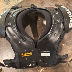 Riddell Shoulder Pads (Large)