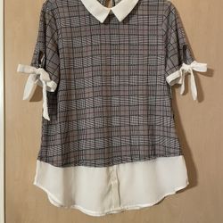 Adorable brand new women’s size small top with bows on sleeves. Color is black/white/red striped. 