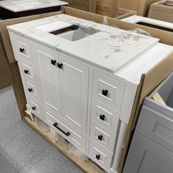 42” Solid Wood Bathroom Vanity With Quartz Top