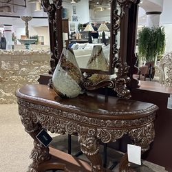 Entry Table And Mirror 
