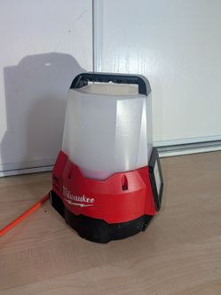 Milwaukee M18 RADIUS Compact Site Light with Flood Mode