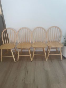 4 chairs s little loose, good condition