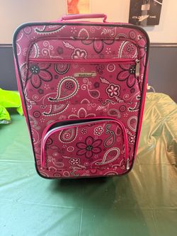 Rockland 20" Softside Rolling Carry-On Luggage – Pink Paisley / Bandana Print