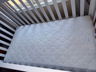 Like  New - HALO DreamWeave Crib & Toddler Mattress - breathable and washable me