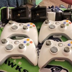 Xbox 360 Bundle, 2 consoles, Controllers, 20 Games