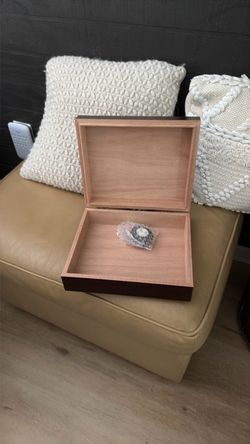 Cedar-Lined Cigar Humidor Box