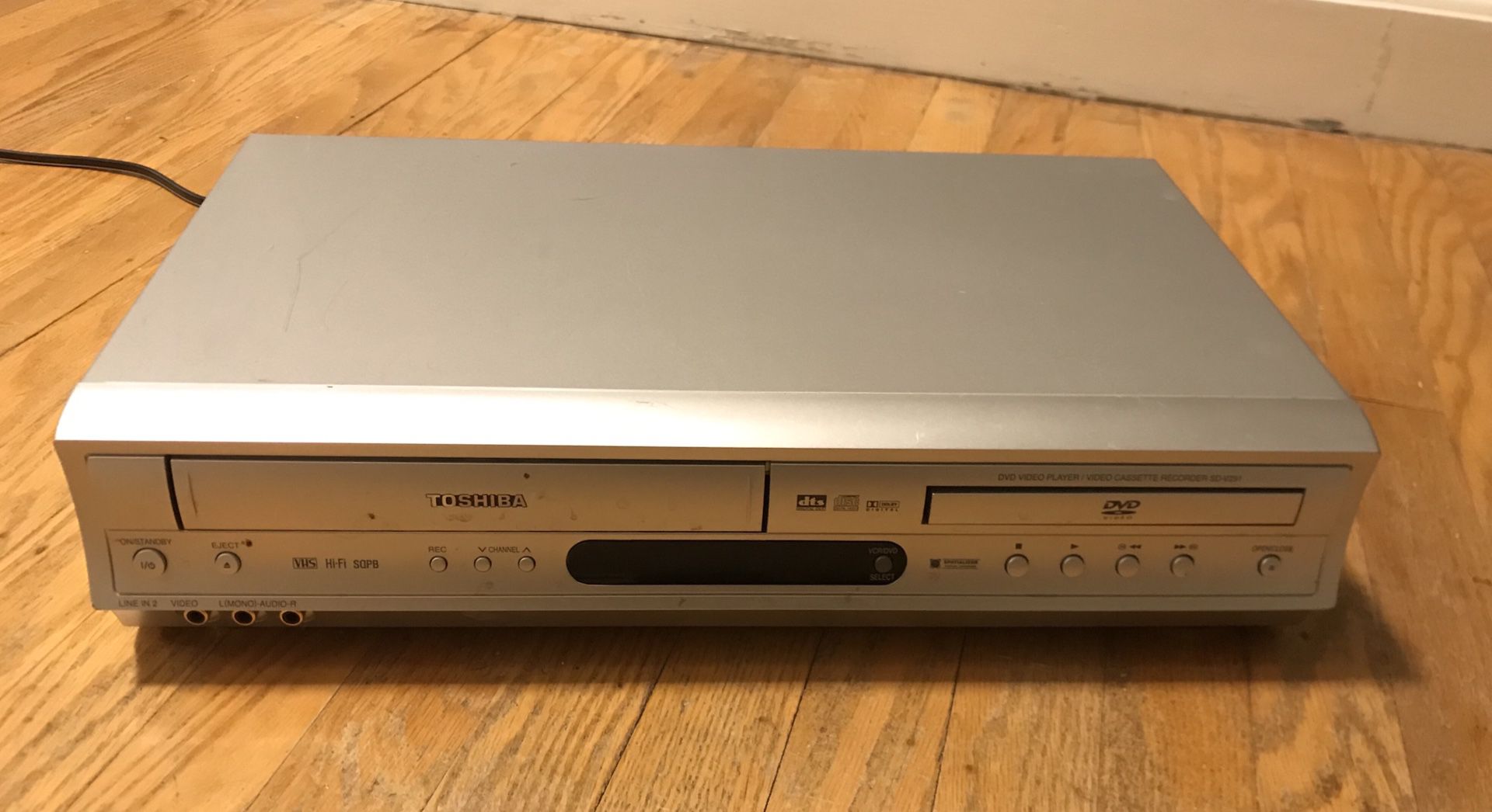 Toshiba VHS/DVD combo