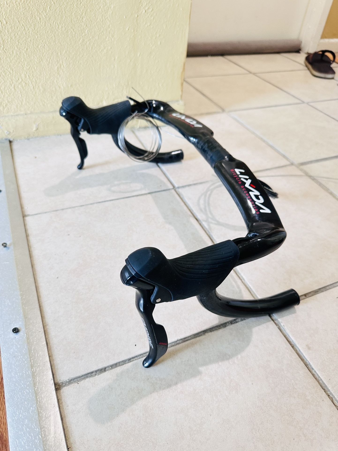 Carbon Handlebar And Empire 11 Speed