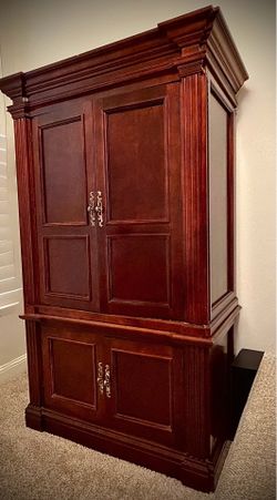 Vintage Bar & Entertainment Center — Elegant, Versatile, Modern‑Ready