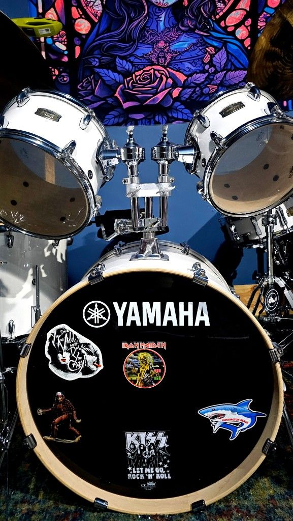 Yamaha drum Set.
