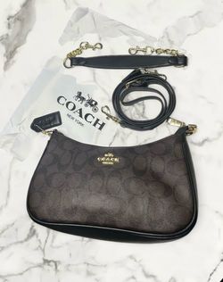 Coach shoulder bag  Brand new Unused I di deliveries if you close with a small fee or you come to me I take offers somtimes🤗