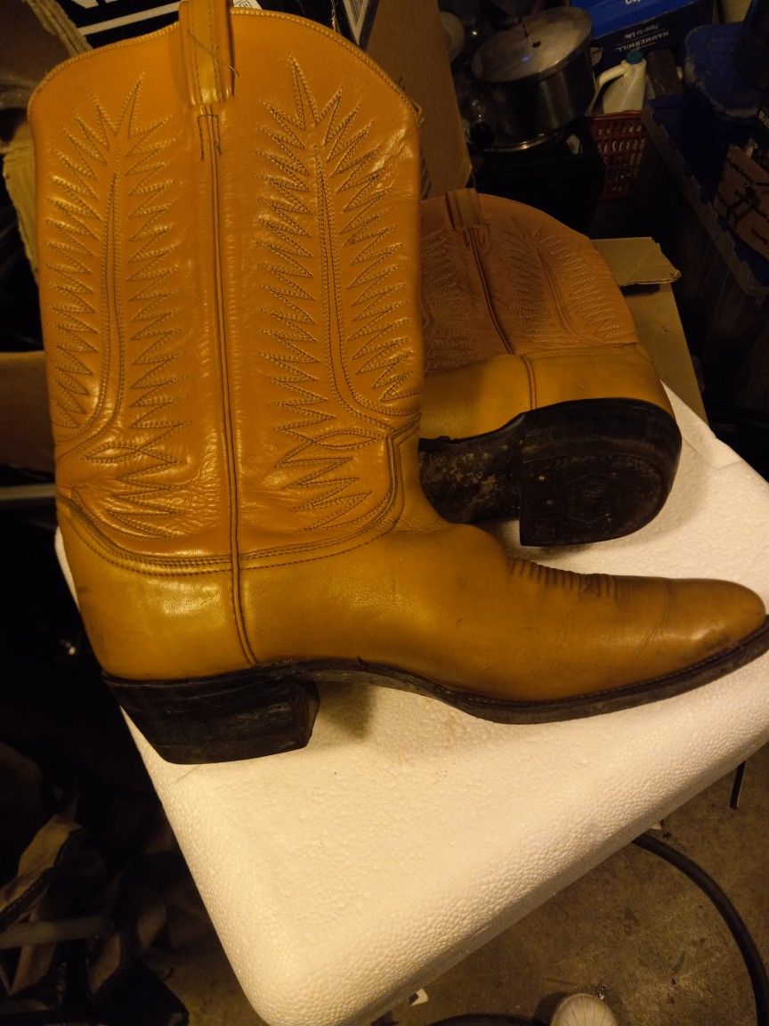 Toni Lama Boots Leather Like New