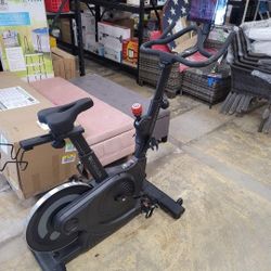 Echelon Connect EX 4S smart exercise bike with built in screen. Glass on screen is cracked, but screen still works perfect.