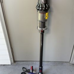 Dyson Cyclone V10 total clean+ vacuum cleaner