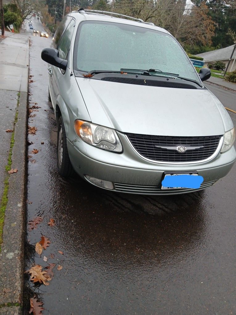 2004 Chrysler Town & Country