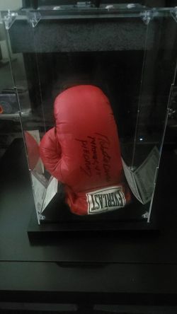 Roberto Duran signed glove