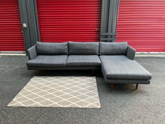 Sectional Couch!! Delivery Available 🚚!! Dimensions: 113” Length x 30”Height x 34” Depth ( 63” Depth Chaise)