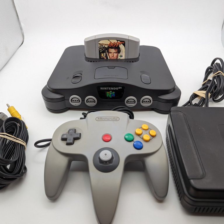 Nintendo 64 N64 Console Bundle Controller And 007 GoldenEye Game