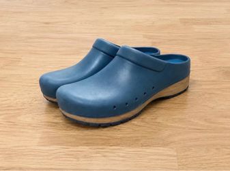 Dansko clogs size 9.5