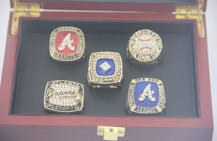 Atlanta Braves World Series Championship Replica Rings Set With Wooden Box