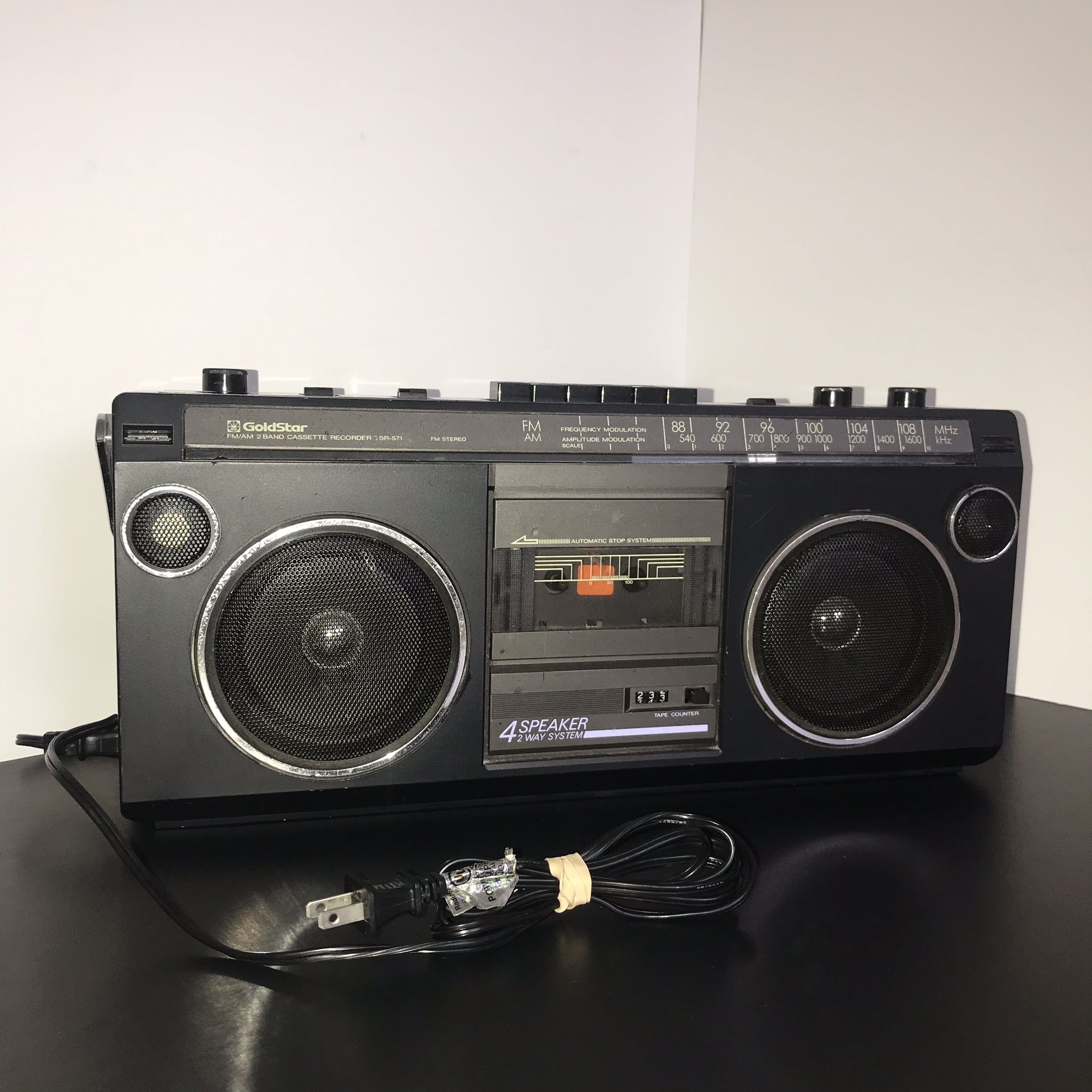 Vintage GOLDSTAR TSR-571 Classic Radio Cassette Recorder/AM/FM stereo Boombox